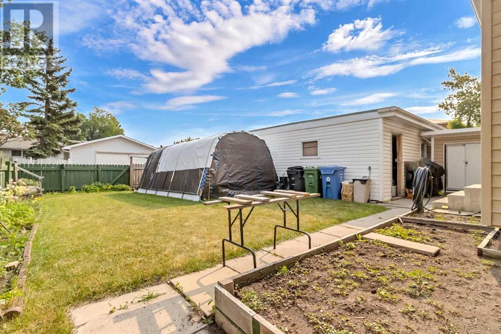 Single Family House 4 Level for Sale in  Temple Drive NE Temple Calgary 