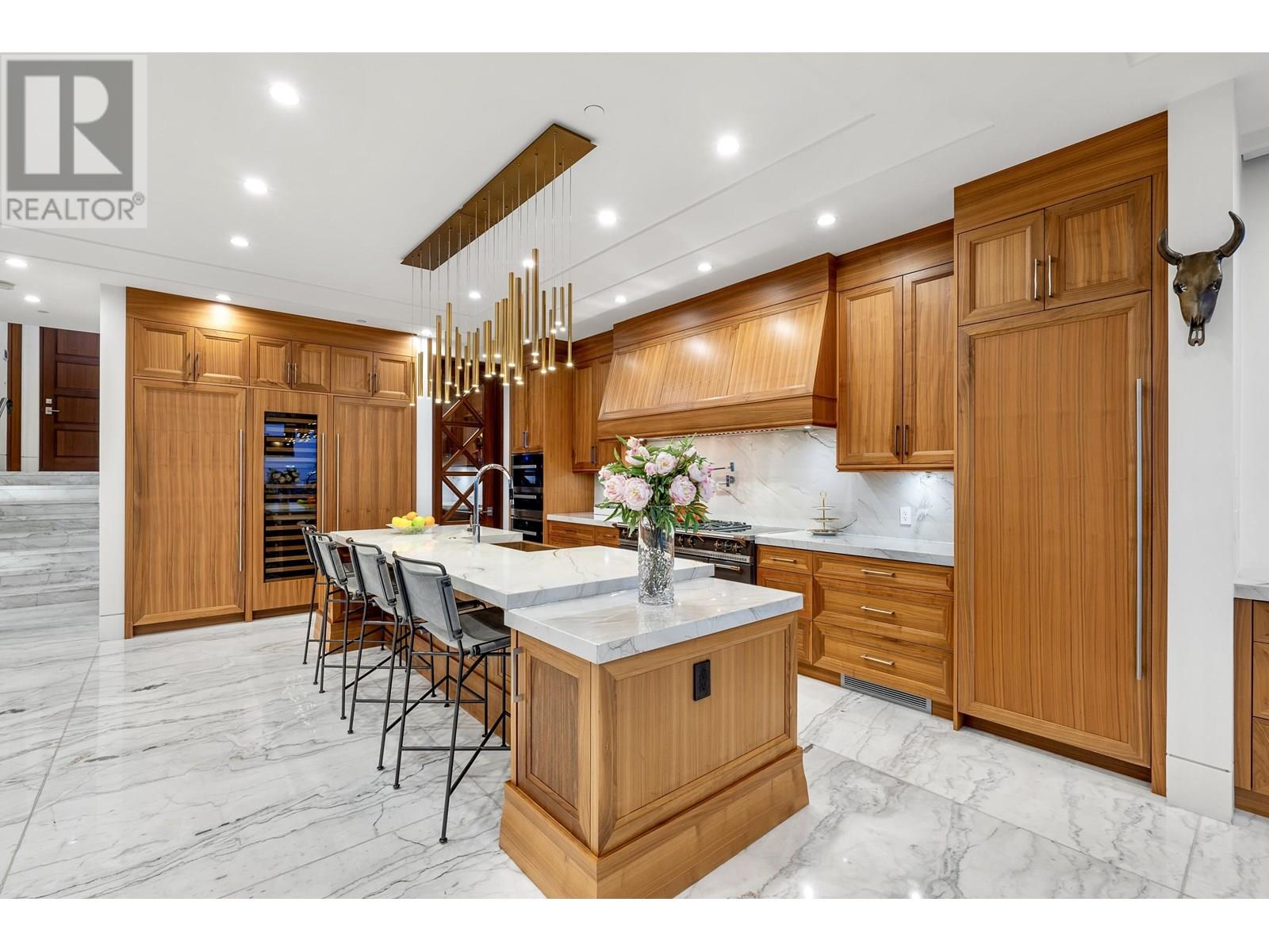 Photo 28 of 1036 Eyremount Drive, West Vancouver BC