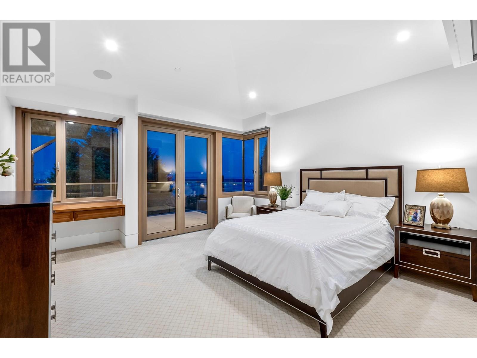 Photo 14 of 1036 Eyremount Drive, West Vancouver BC
