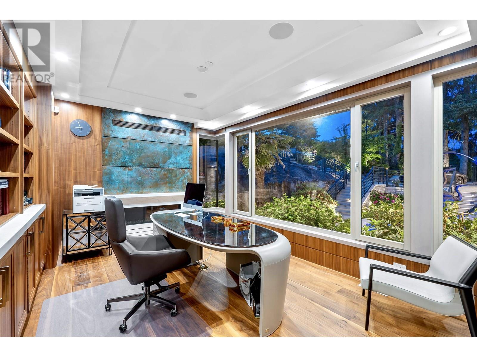 Photo 27 of 1036 Eyremount Drive, West Vancouver BC