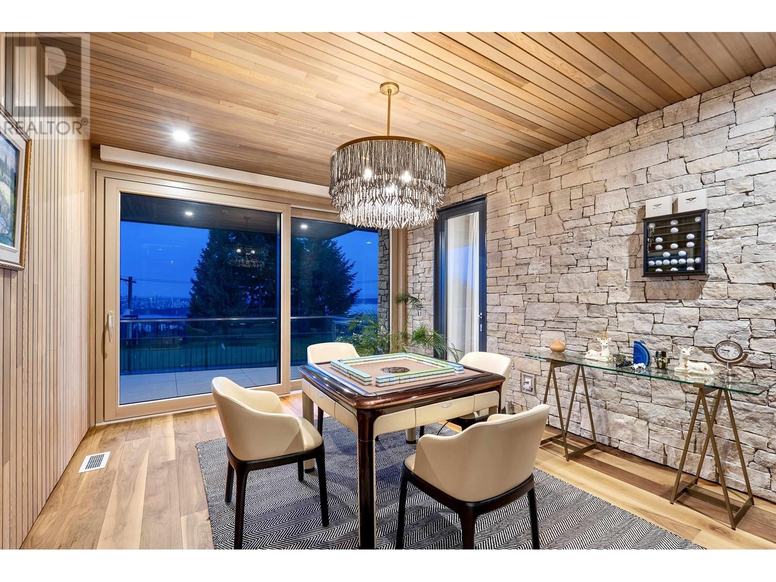Photo 15 of 1036 Eyremount Drive, West Vancouver BC