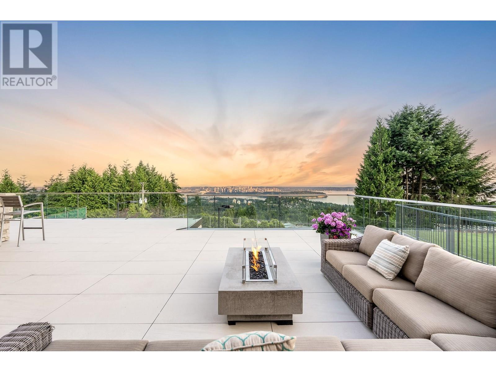 Photo 16 of 1036 Eyremount Drive, West Vancouver BC