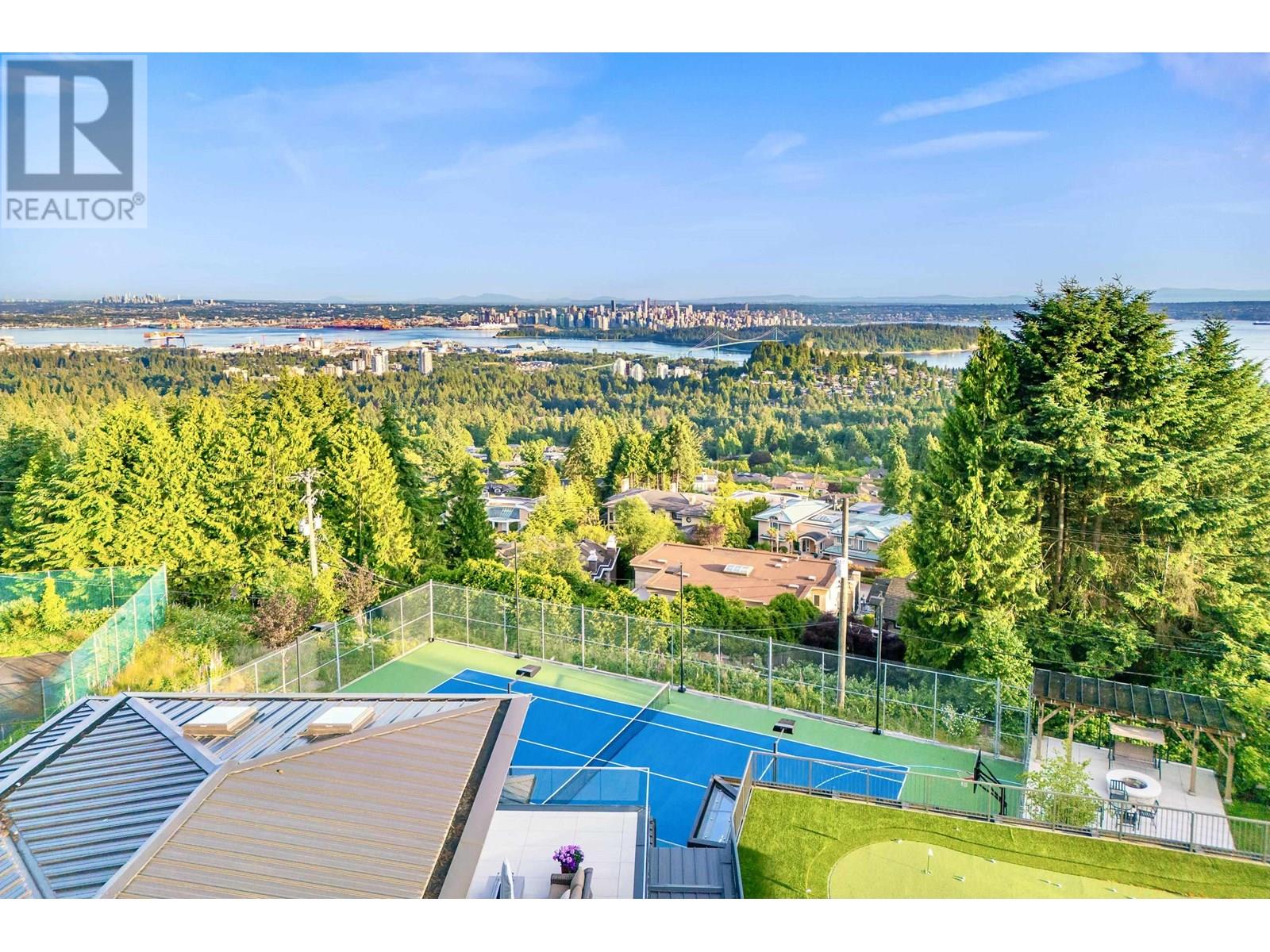 Photo 17 of 1036 Eyremount Drive, West Vancouver BC