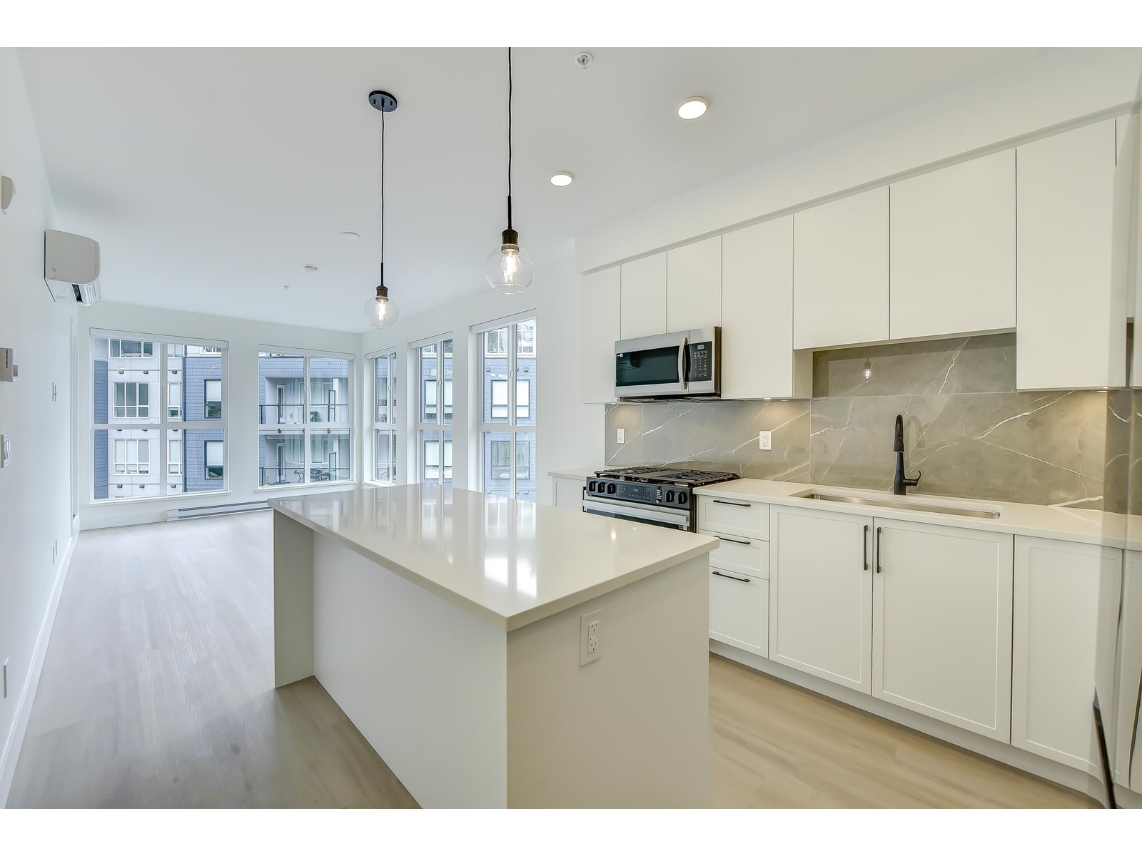 Photo 4 of 522 3480 146 A Street, Surrey BC