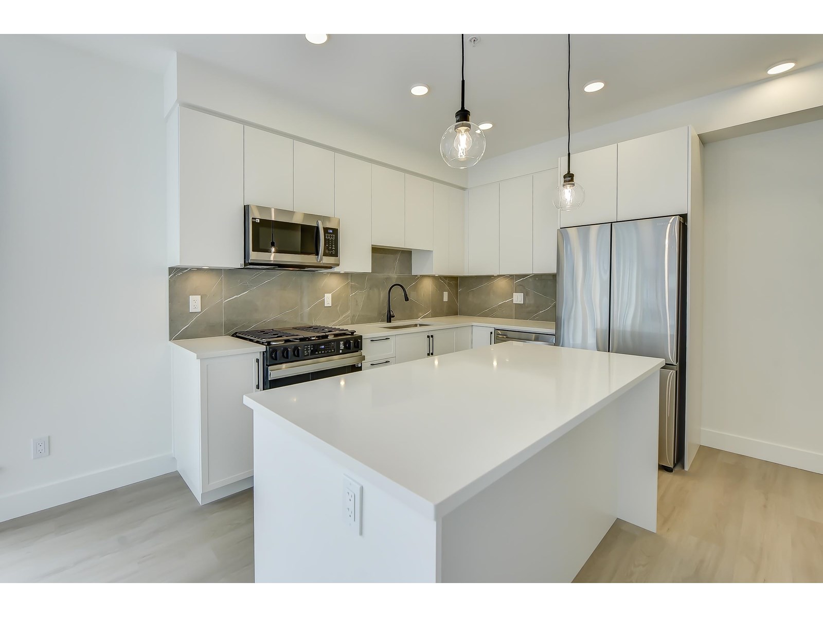 Photo 7 of 522 3480 146 A Street, Surrey BC