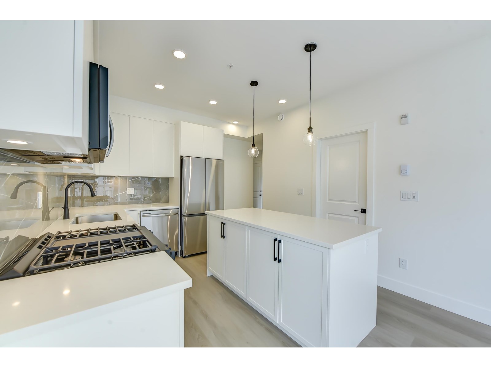 Photo 9 of 522 3480 146 A Street, Surrey BC