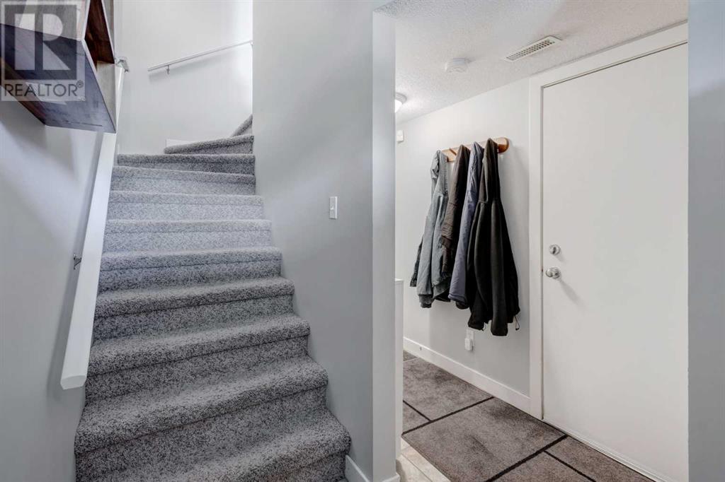 Single Family House for Sale in  Sandarac Way NW Sandstone Valley Calgary 
