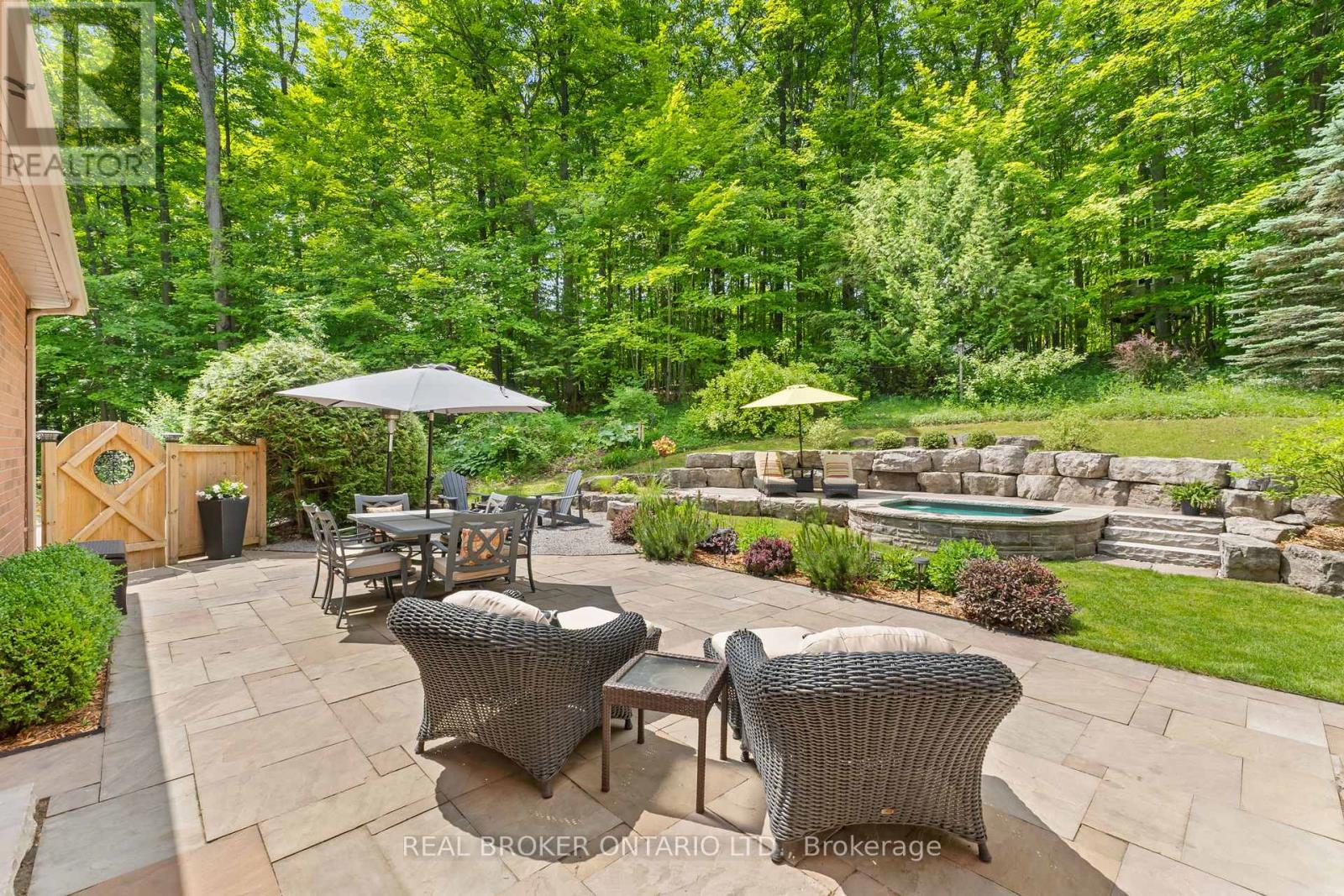 Photo 42 of 8 Oakview Place, Uxbridge ON