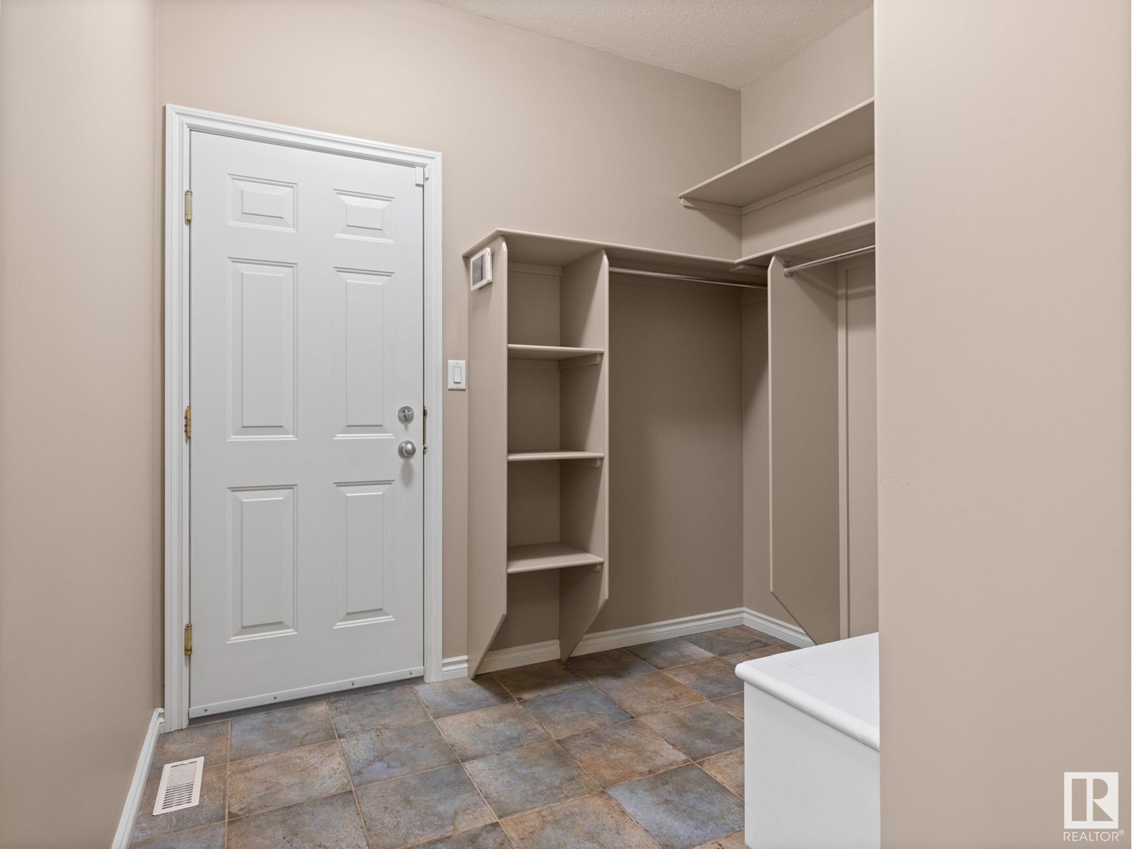 Photo 24 of 912 Summerside Link Li Sw, Edmonton AB