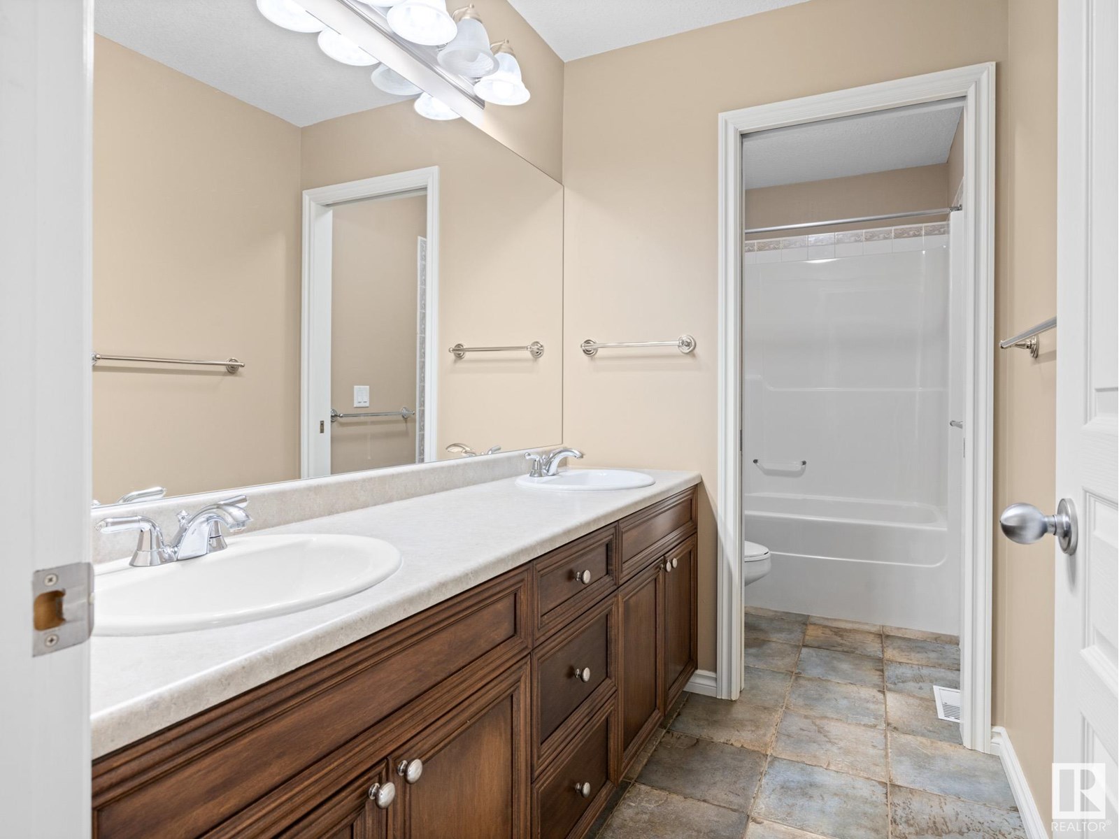 Photo 32 of 912 Summerside Link Li Sw, Edmonton AB