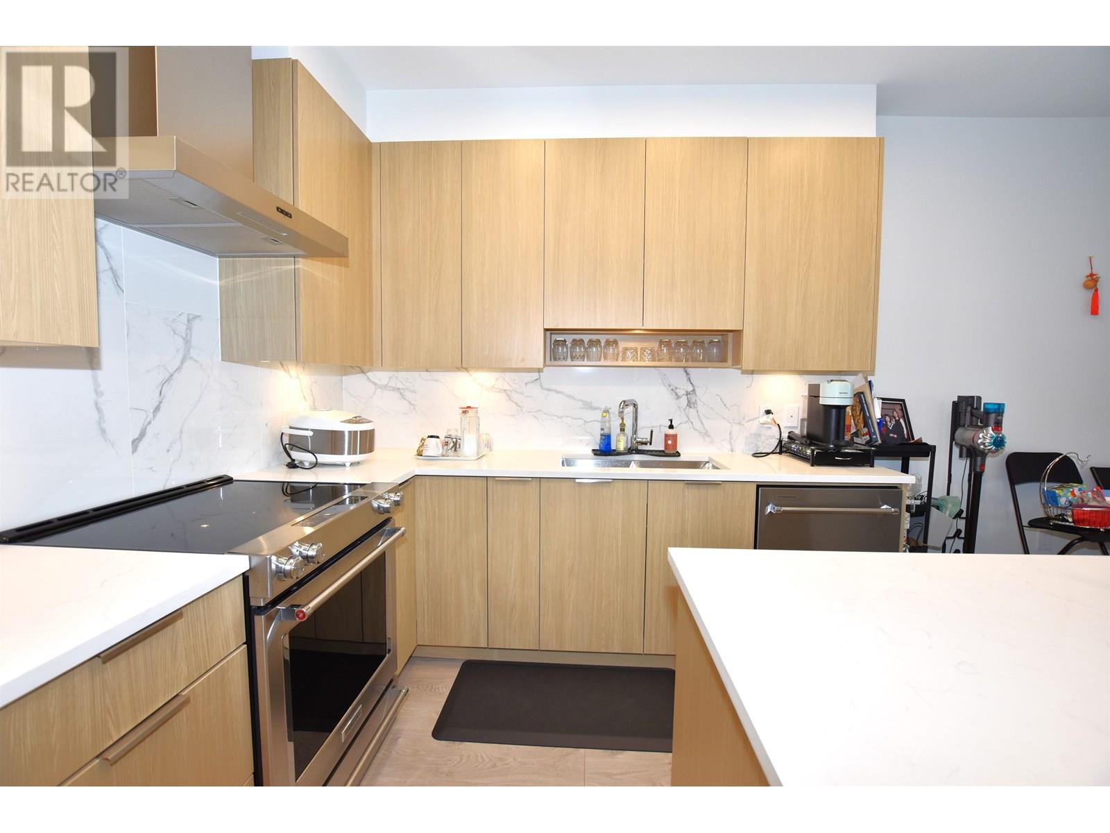 Photo 8 of 202 7123 11 Th Avenue, Burnaby BC