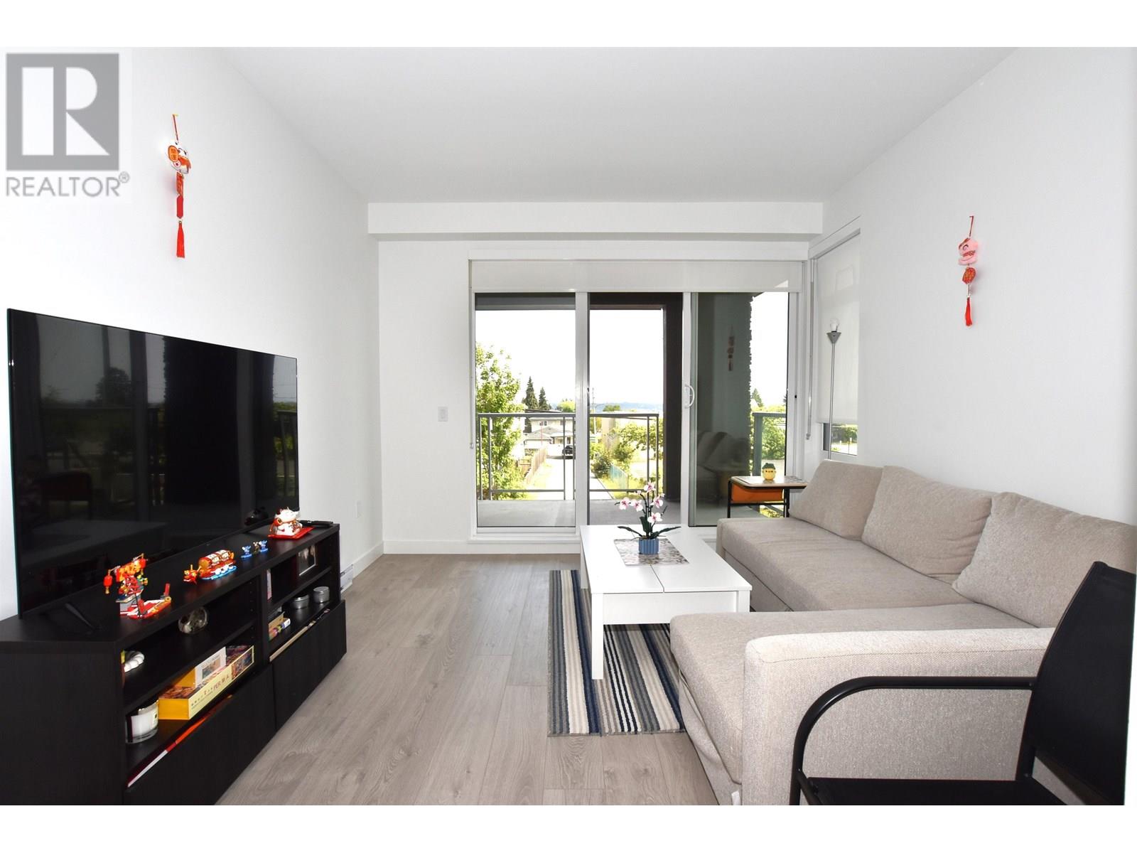 Photo 5 of 202 7123 11 Th Avenue, Burnaby BC