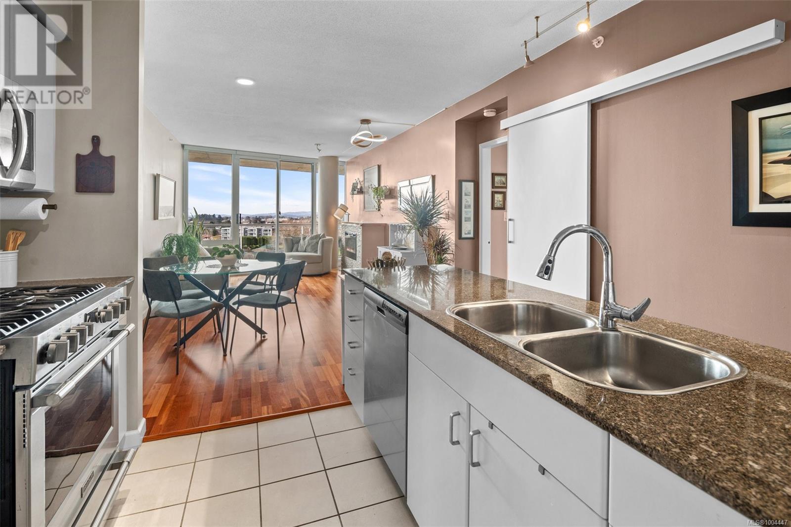 Photo 10 of 906 160 Wilson St, Victoria BC