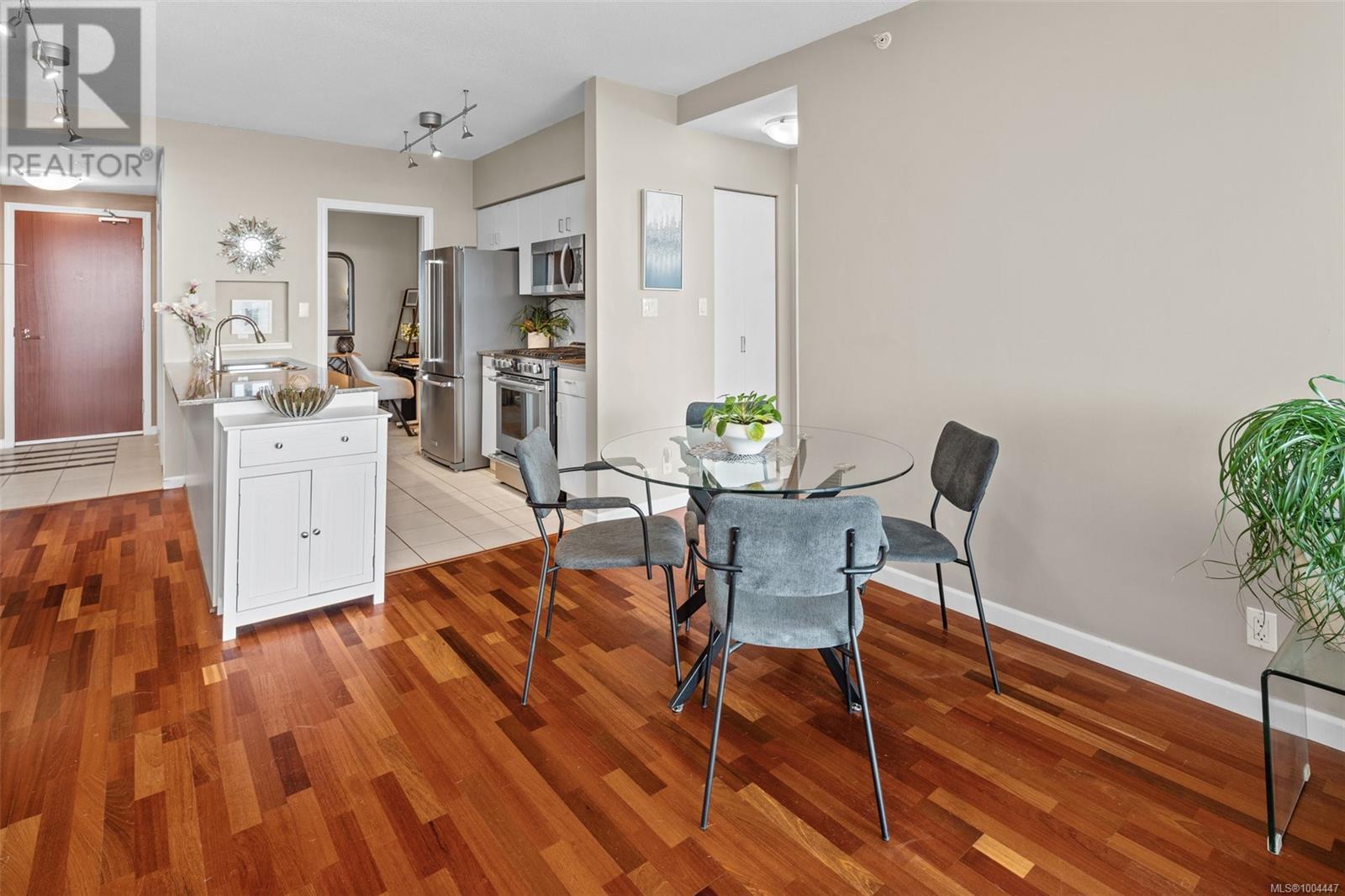 Photo 14 of 906 160 Wilson St, Victoria BC
