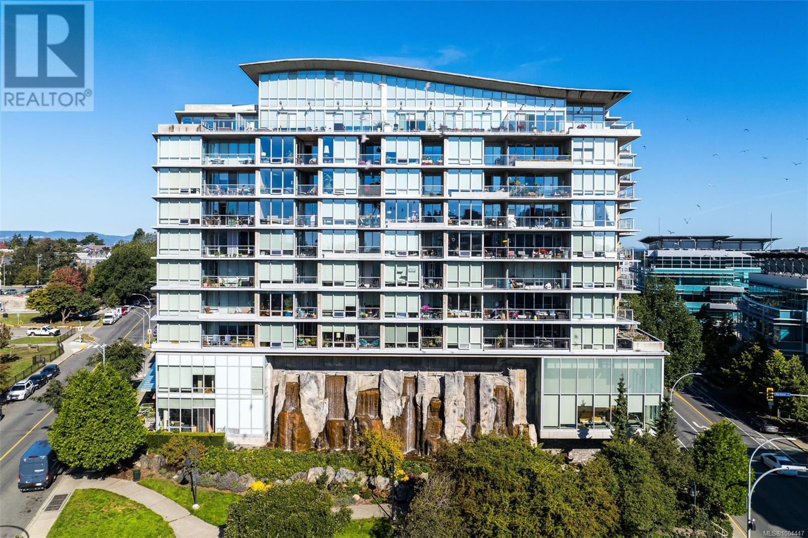 Photo 2 of 906 160 Wilson St, Victoria BC