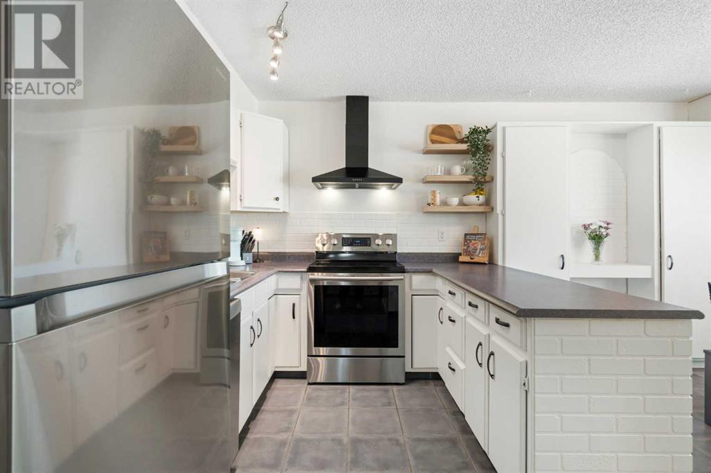 Single Family House for Sale in   Midpark Gardens SE Midnapore Calgary 