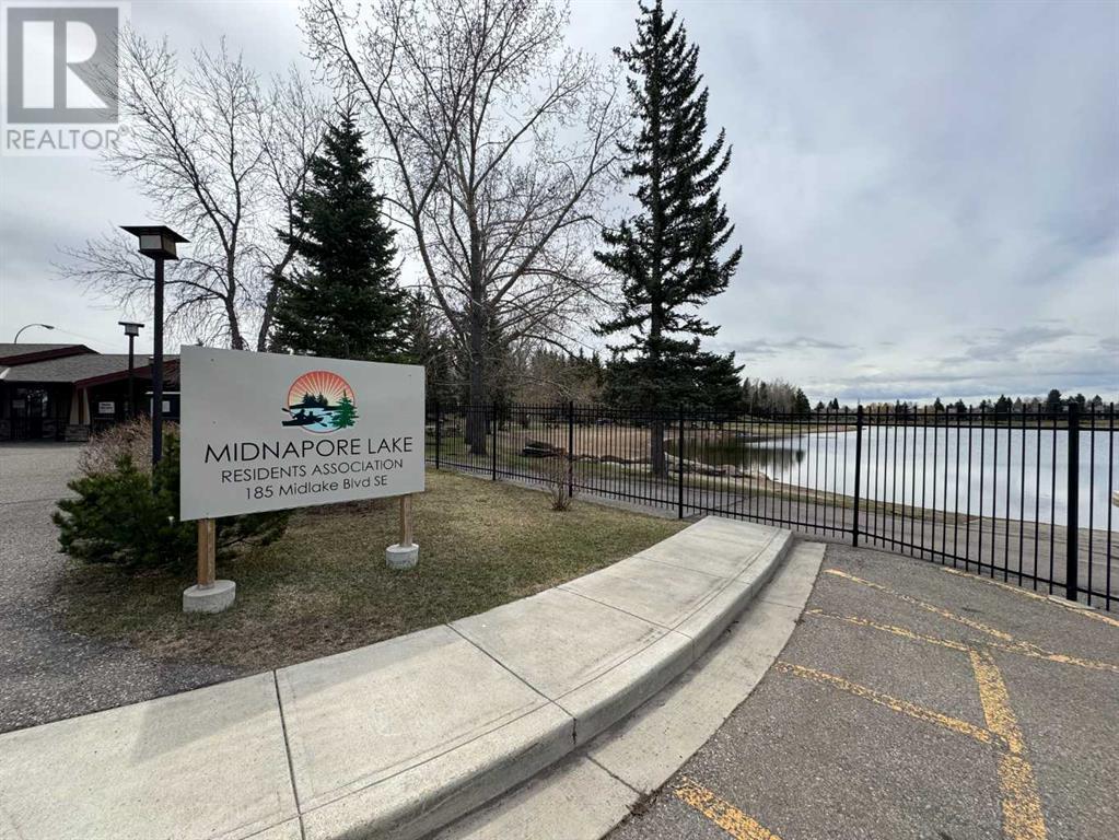 Single Family House for Sale in   Midpark Gardens SE Midnapore Calgary 