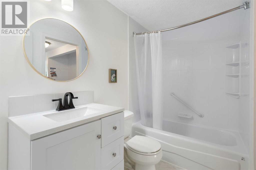 Single Family House for Sale in   Midpark Gardens SE Midnapore Calgary 