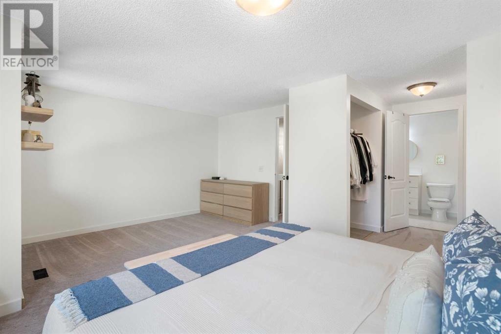 Single Family House for Sale in   Midpark Gardens SE Midnapore Calgary 