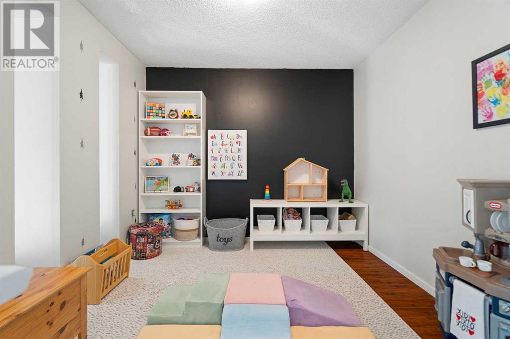 Single Family House for Sale in   Midpark Gardens SE Midnapore Calgary 
