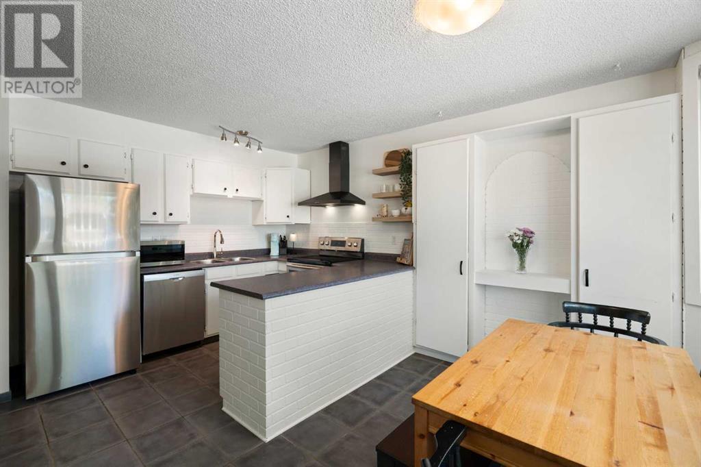 Single Family House for Sale in   Midpark Gardens SE Midnapore Calgary 