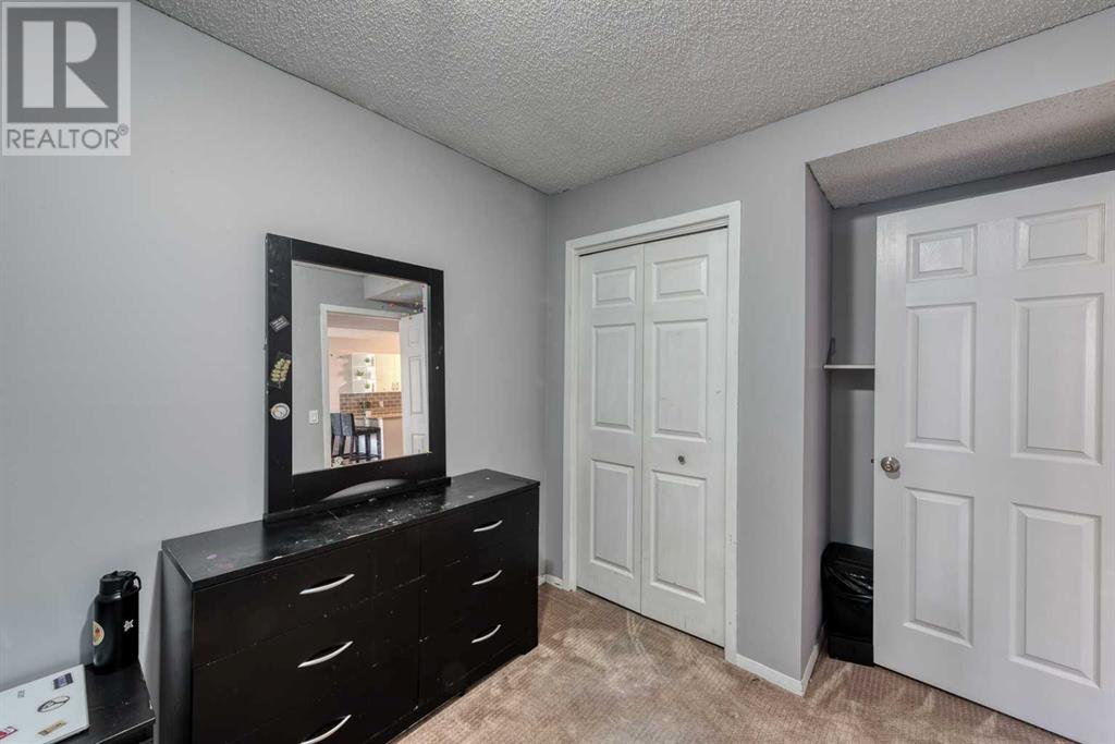 Single Family House for Sale in    Street SW Glenbrook Calgary 