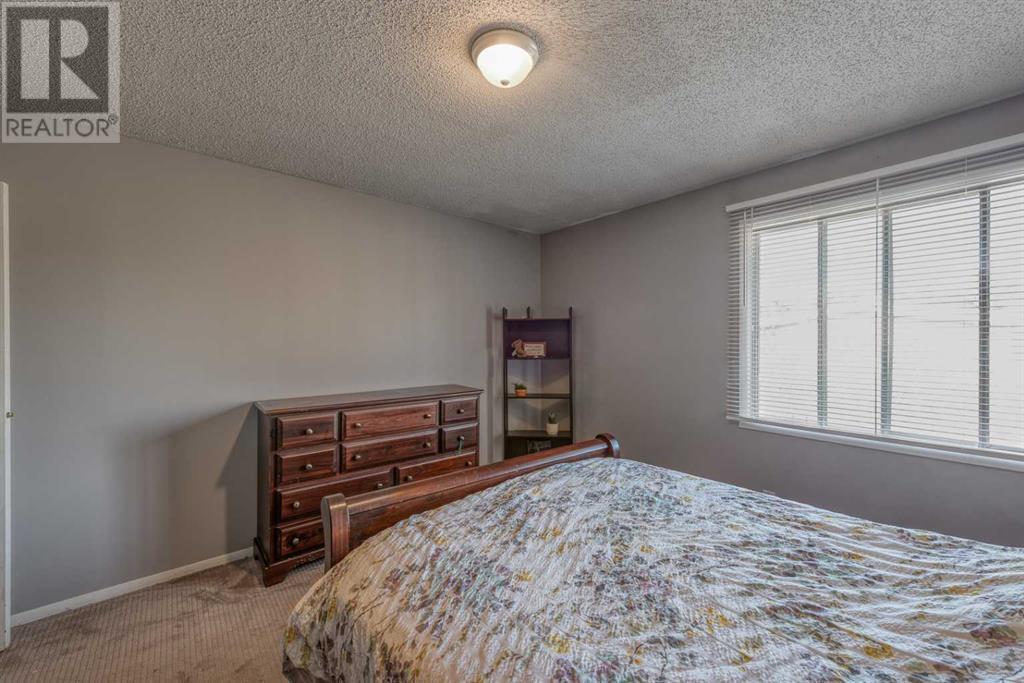 Single Family House for Sale in    Street SW Glenbrook Calgary 