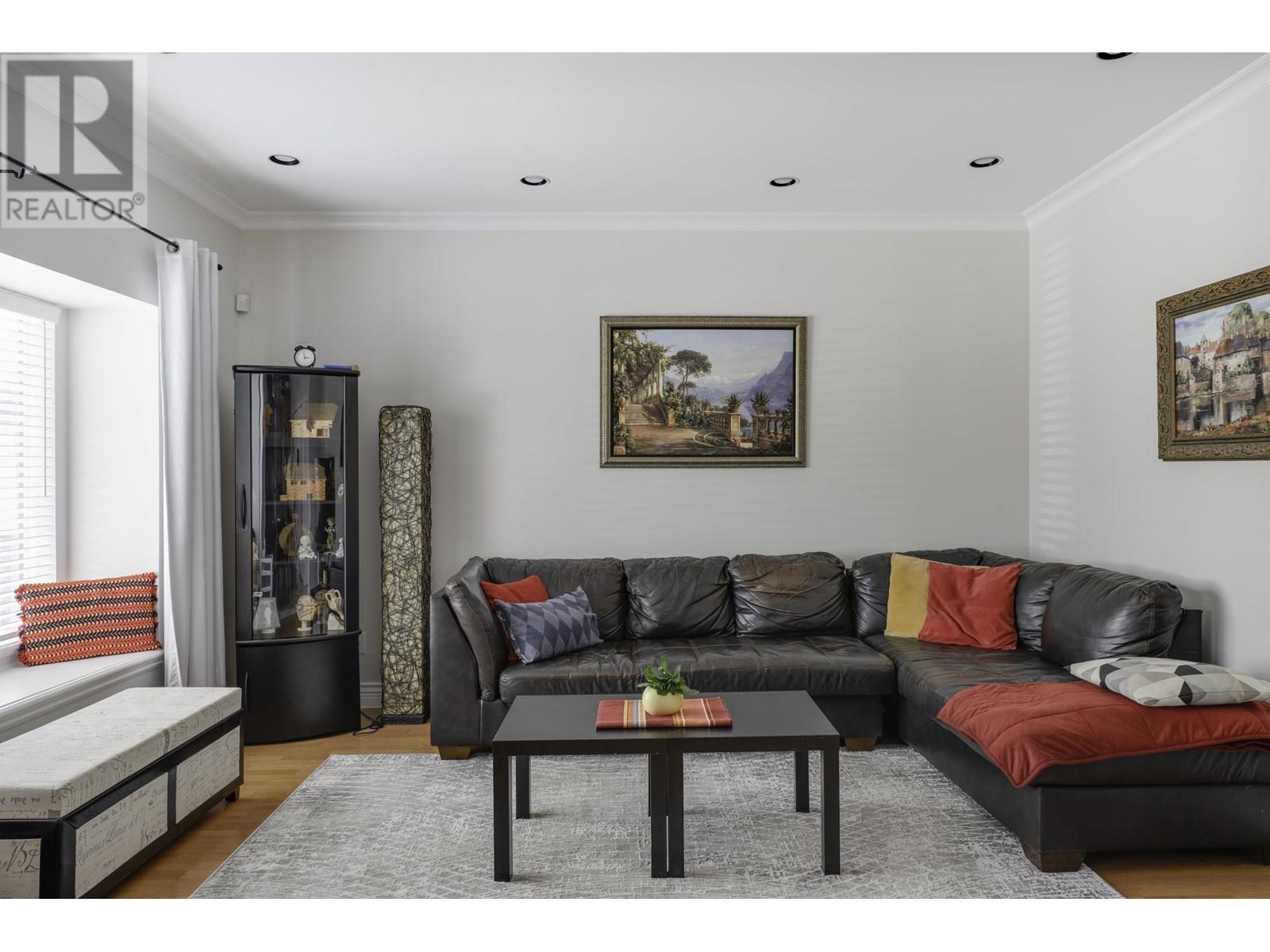 Photo 10 of 4265 Grant Street, Burnaby BC