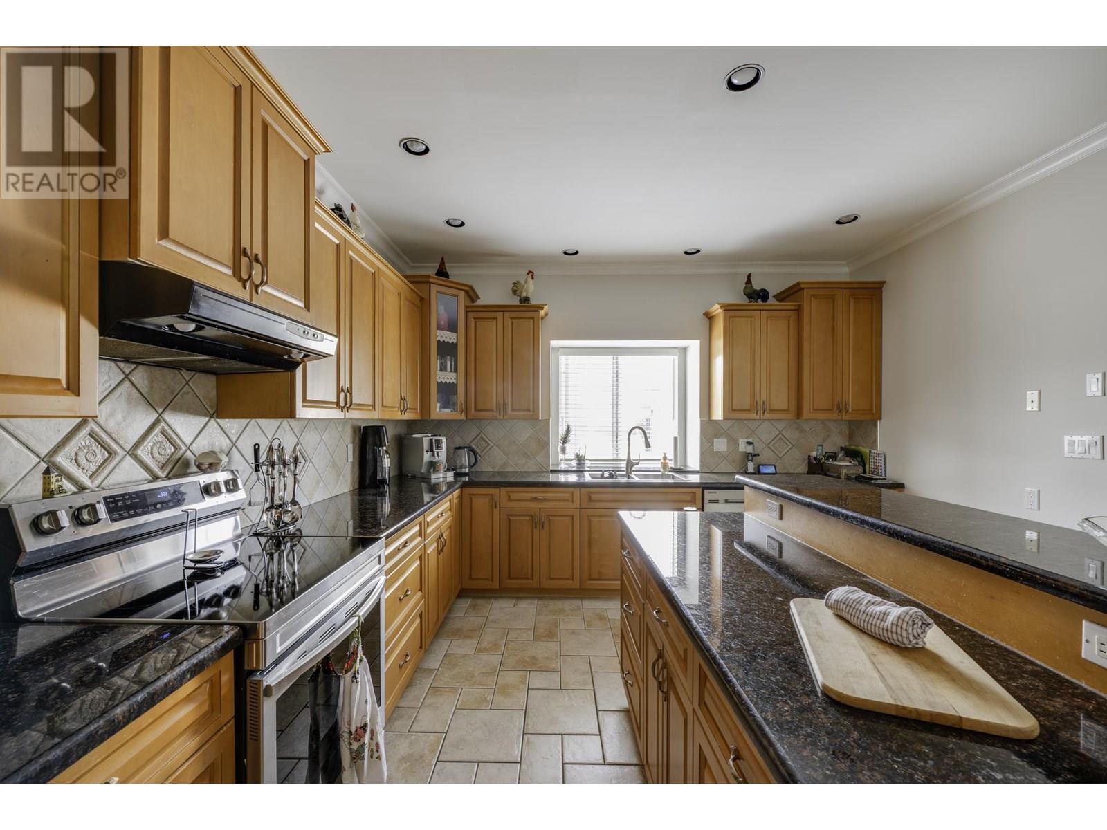 Photo 7 of 4265 Grant Street, Burnaby BC