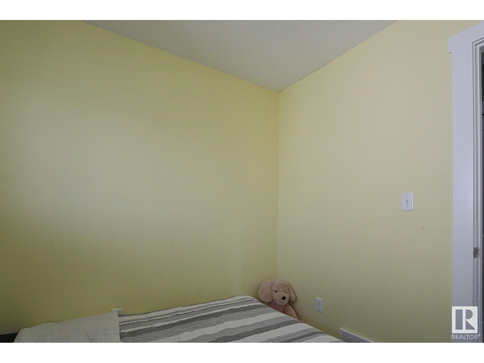 Photo 11 of 1125 37 B Av Nw Nw, Edmonton AB