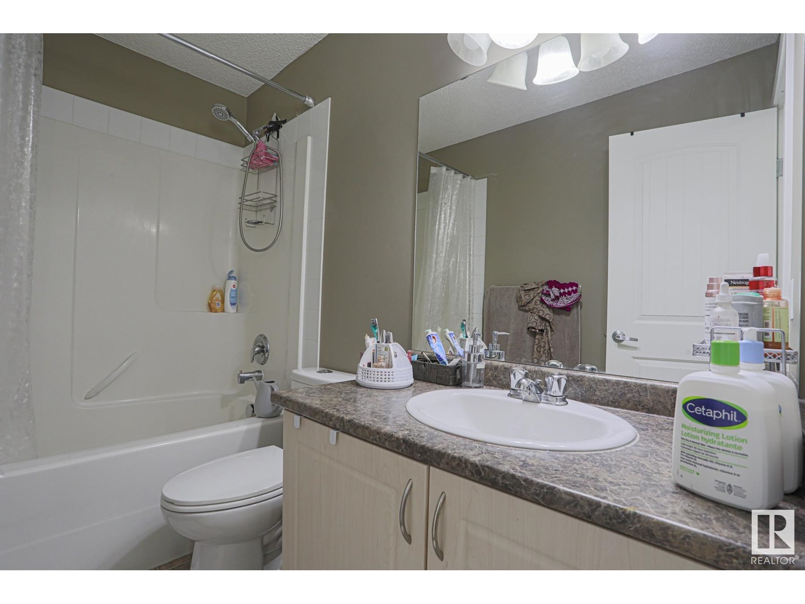 Photo 3 of 1125 37 B Av Nw Nw, Edmonton AB
