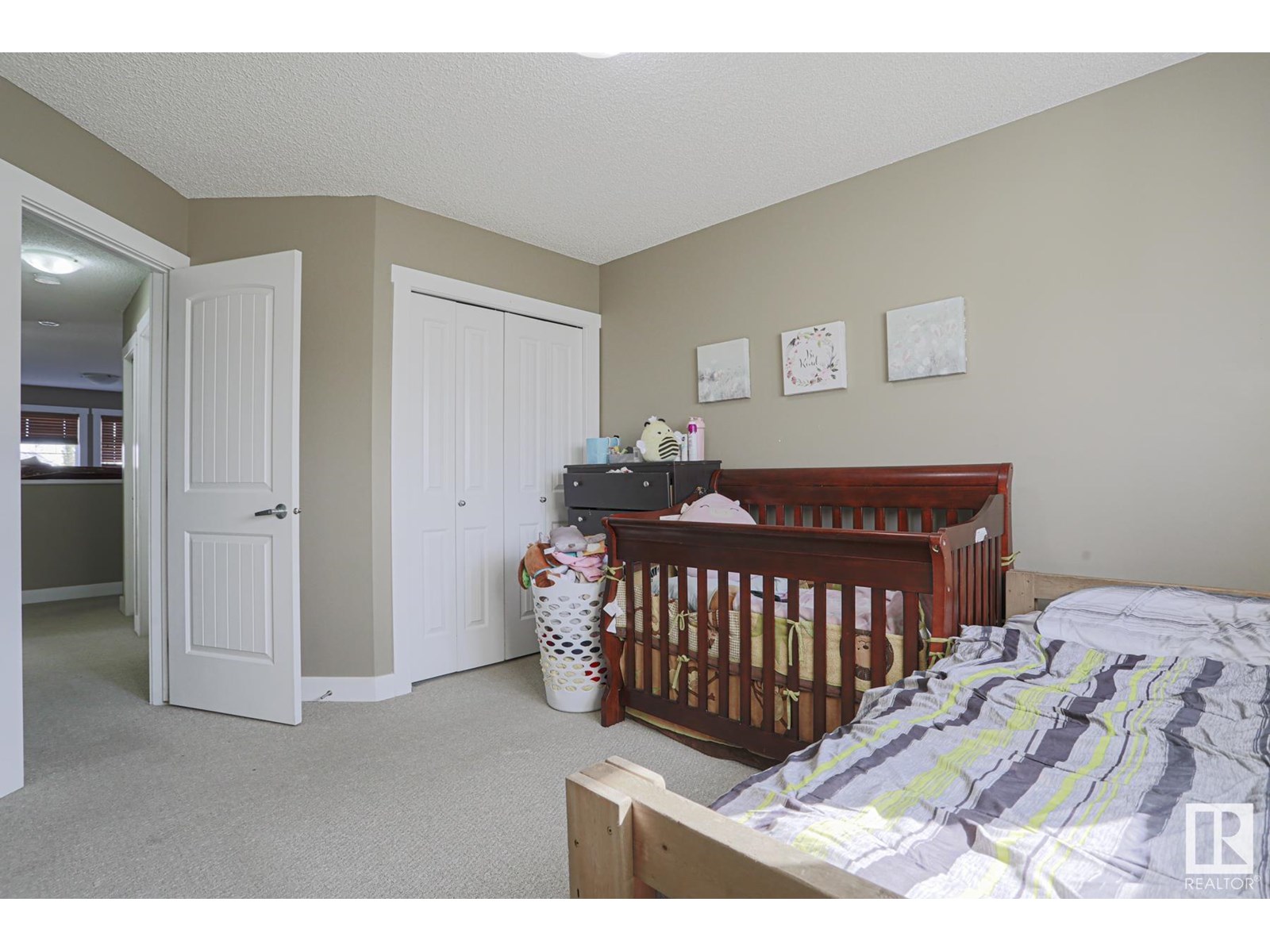 Photo 5 of 1125 37 B Av Nw Nw, Edmonton AB