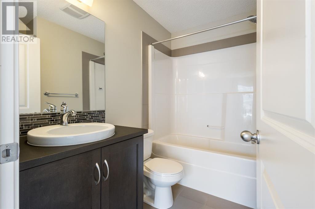 Single Family House for Sale in  Kinlea Way NW Kincora Calgary 