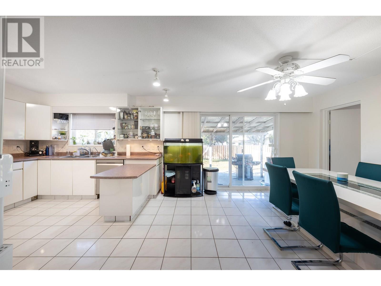 Photo 11 of 830 Irvine Street, Coquitlam BC