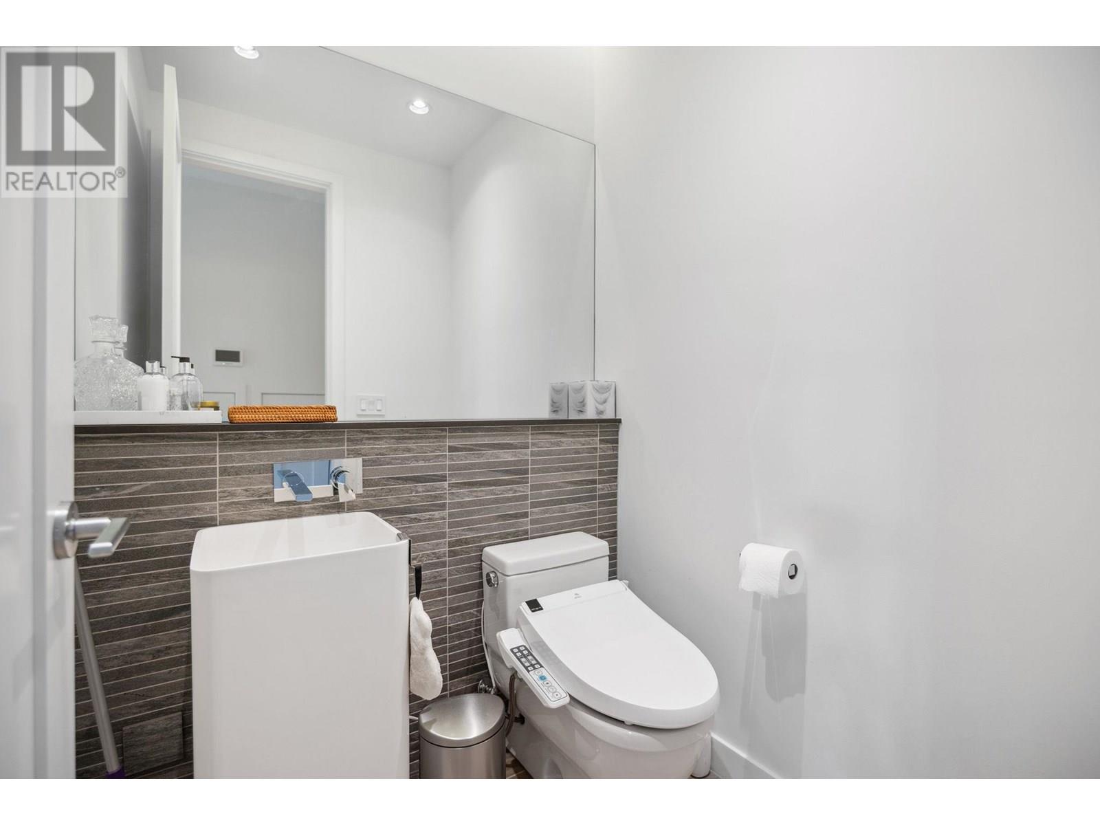 18 9055 DAYTON AVENUE, Richmond