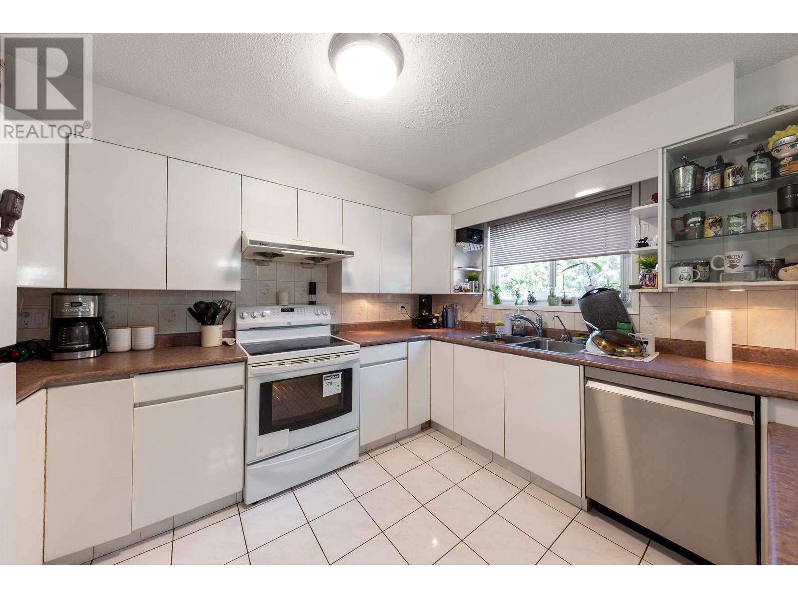 Photo 13 of 830 Irvine Street, Coquitlam BC