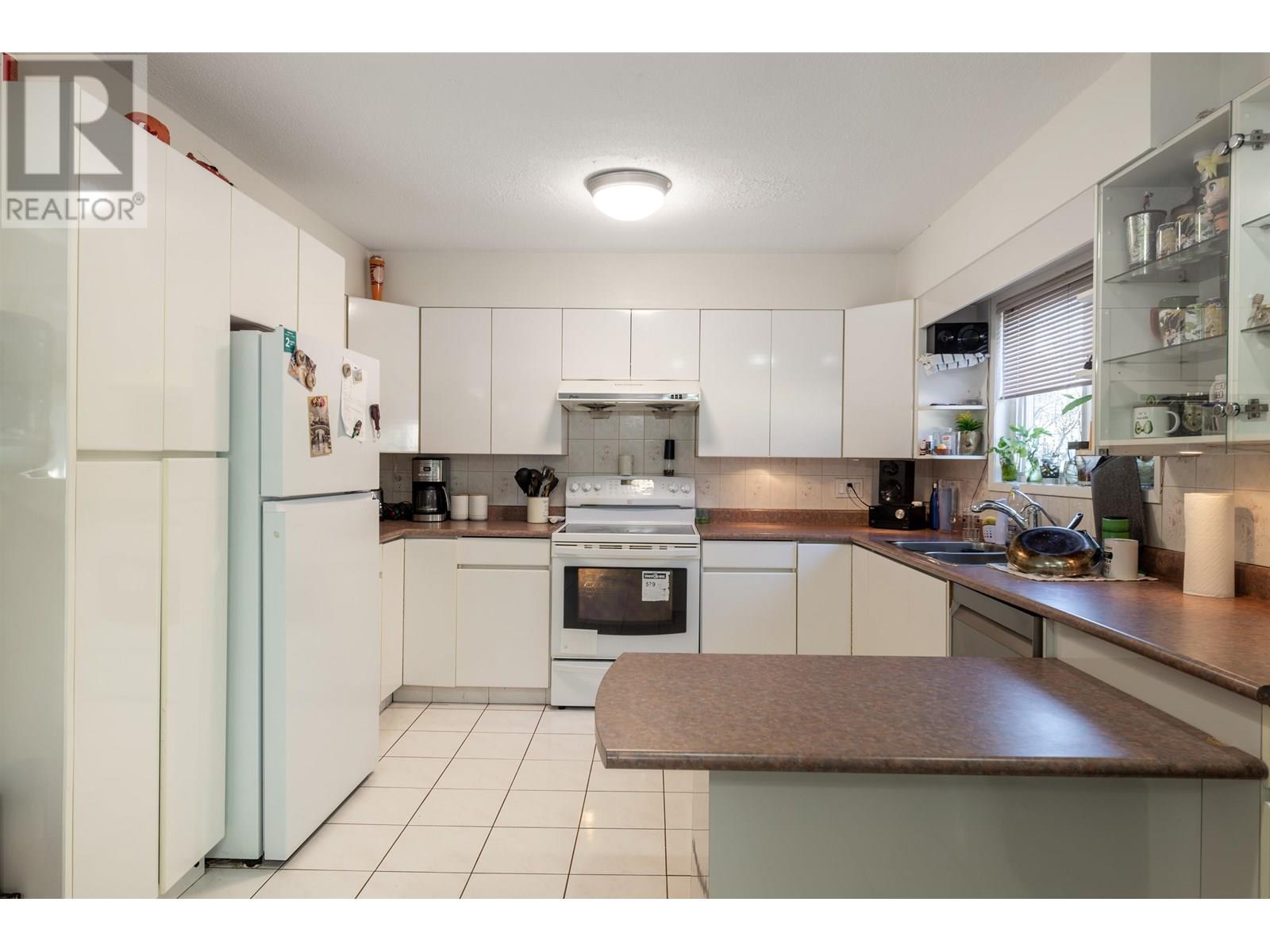 Photo 23 of 830 Irvine Street, Coquitlam BC