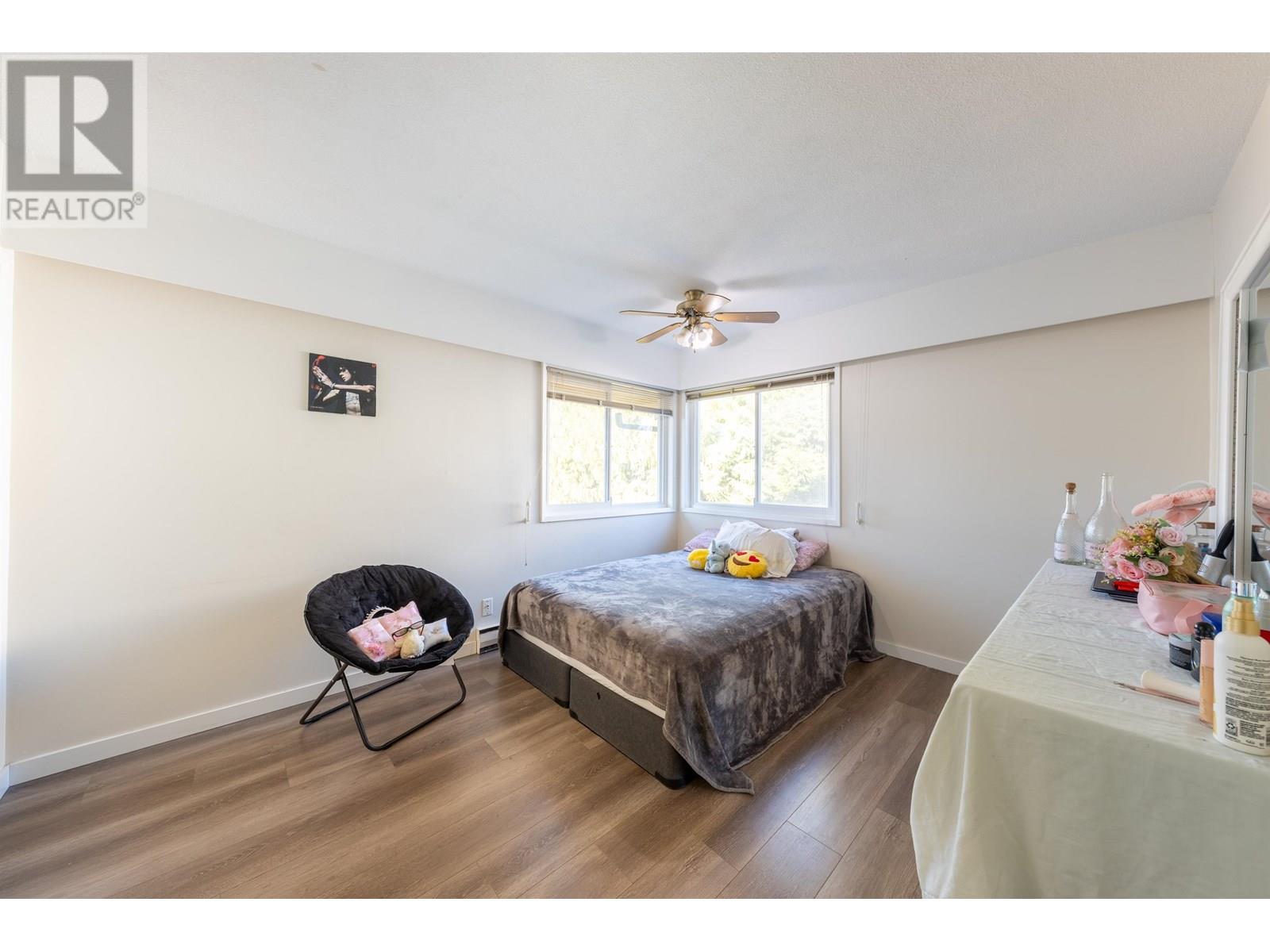 Photo 3 of 830 Irvine Street, Coquitlam BC
