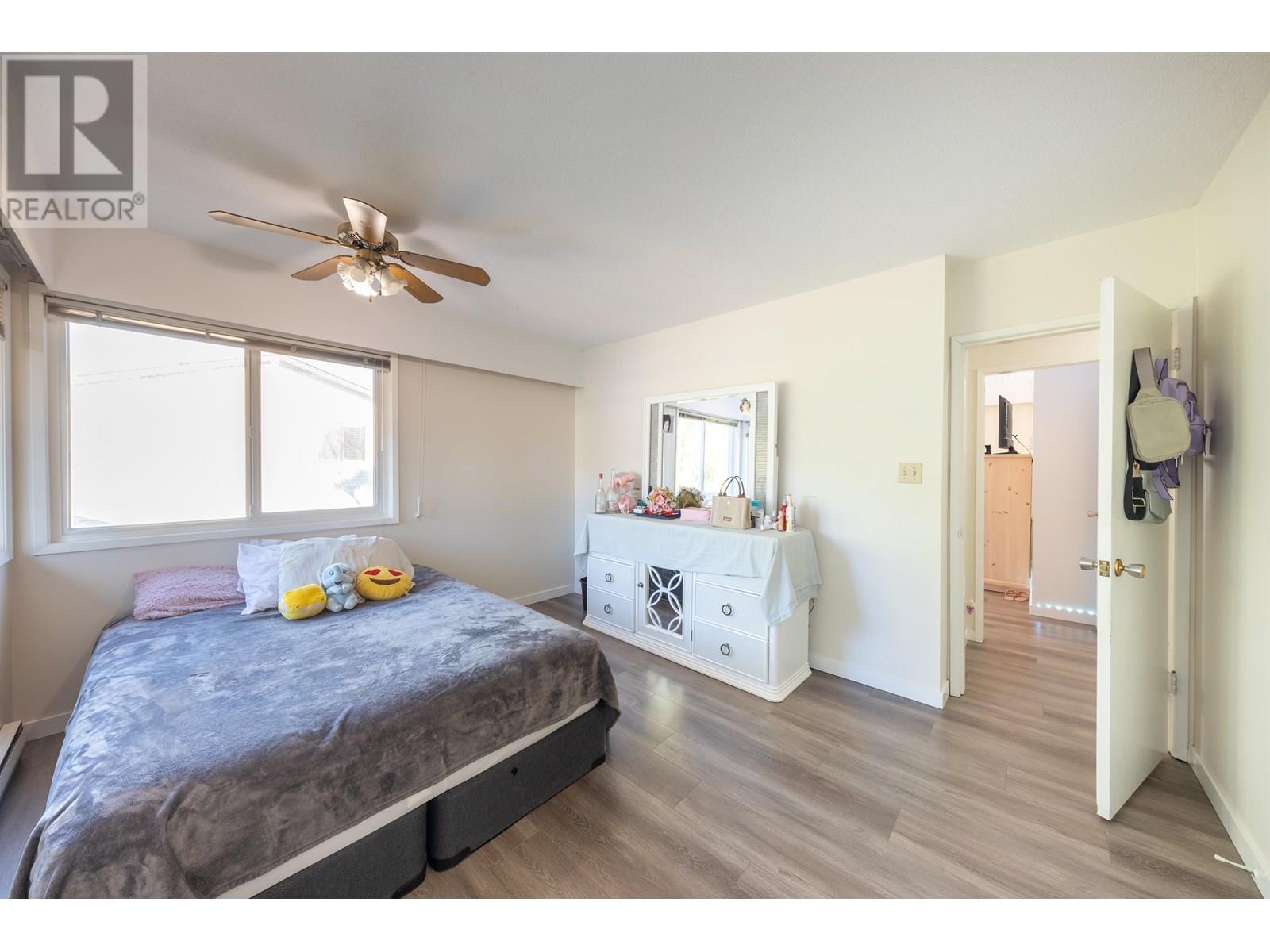 Photo 8 of 830 Irvine Street, Coquitlam BC