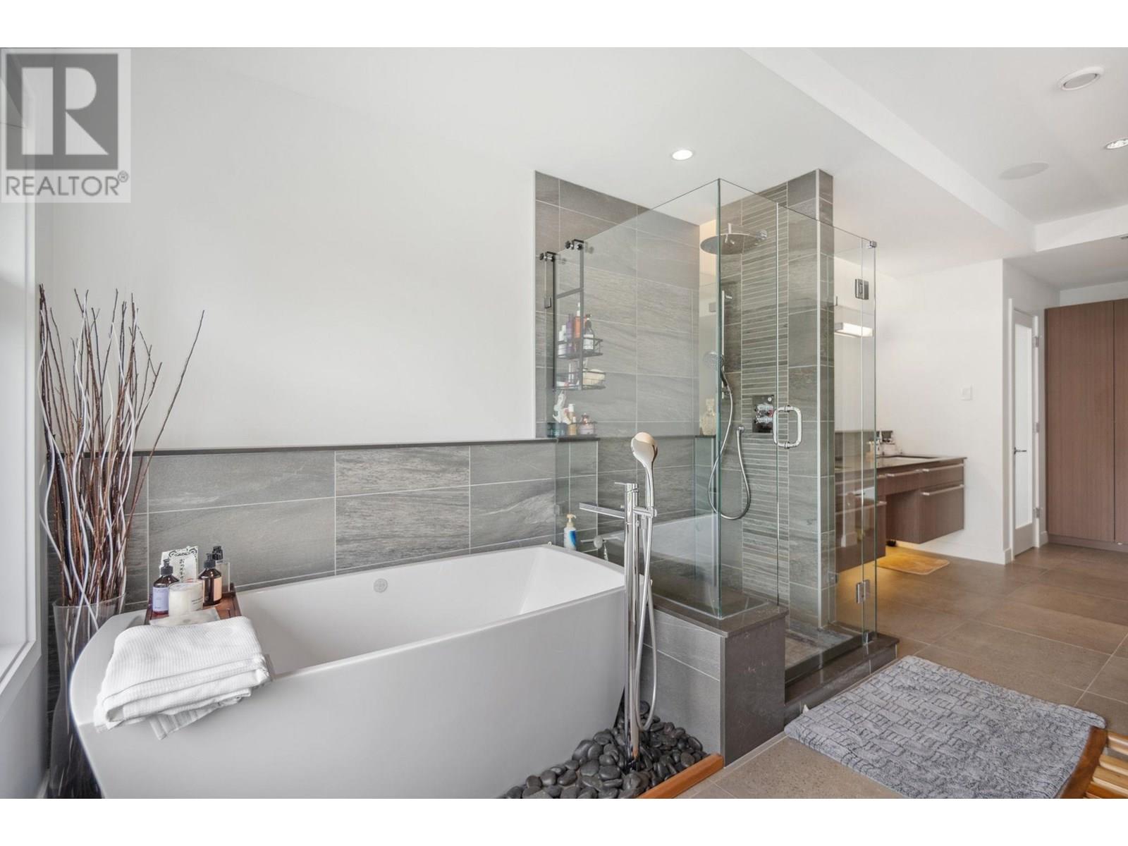 18 9055 DAYTON AVENUE, Richmond