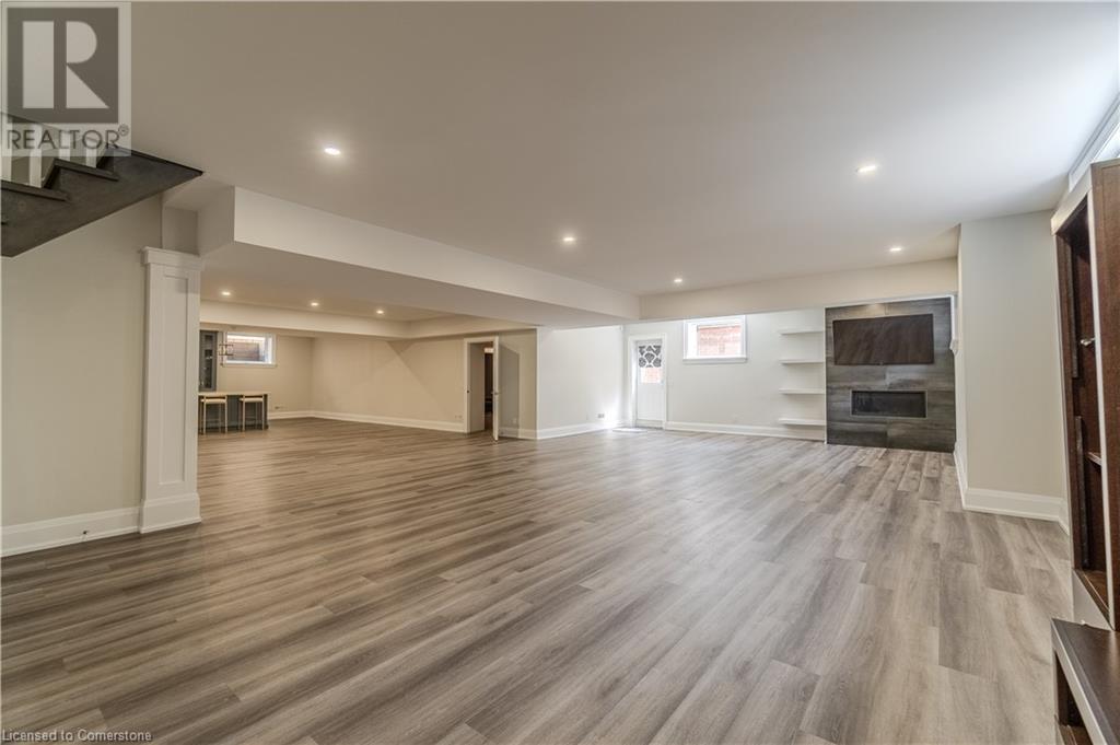 Photo 31 of 160 White Pines Drive, Burlington ON