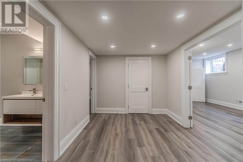Photo 36 of 160 White Pines Drive, Burlington ON