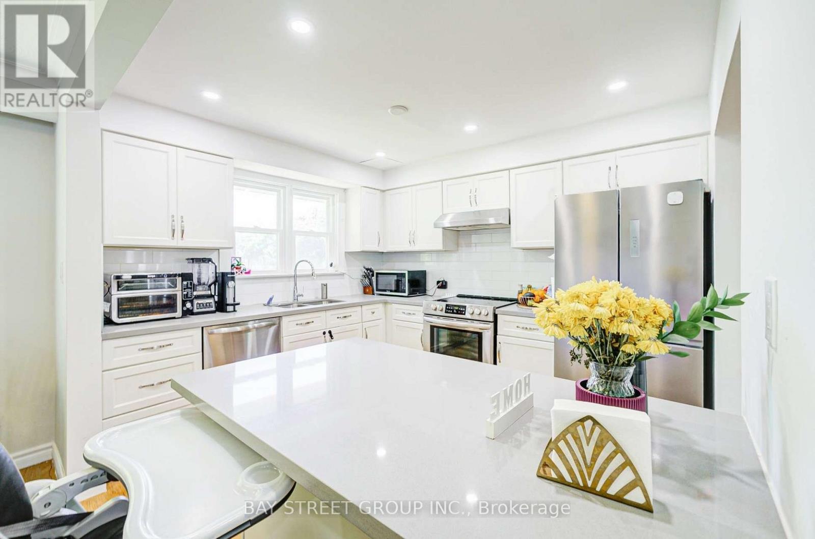 Photo 11 of 125 Connaught Avenue, Toronto ON
