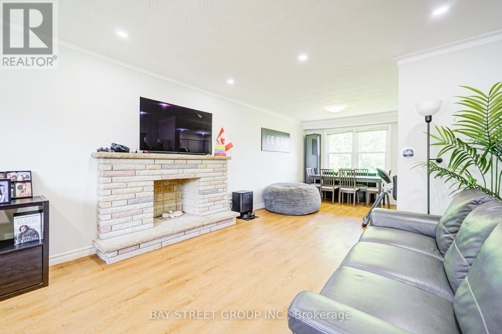 Photo 7 of 125 Connaught Avenue, Toronto ON