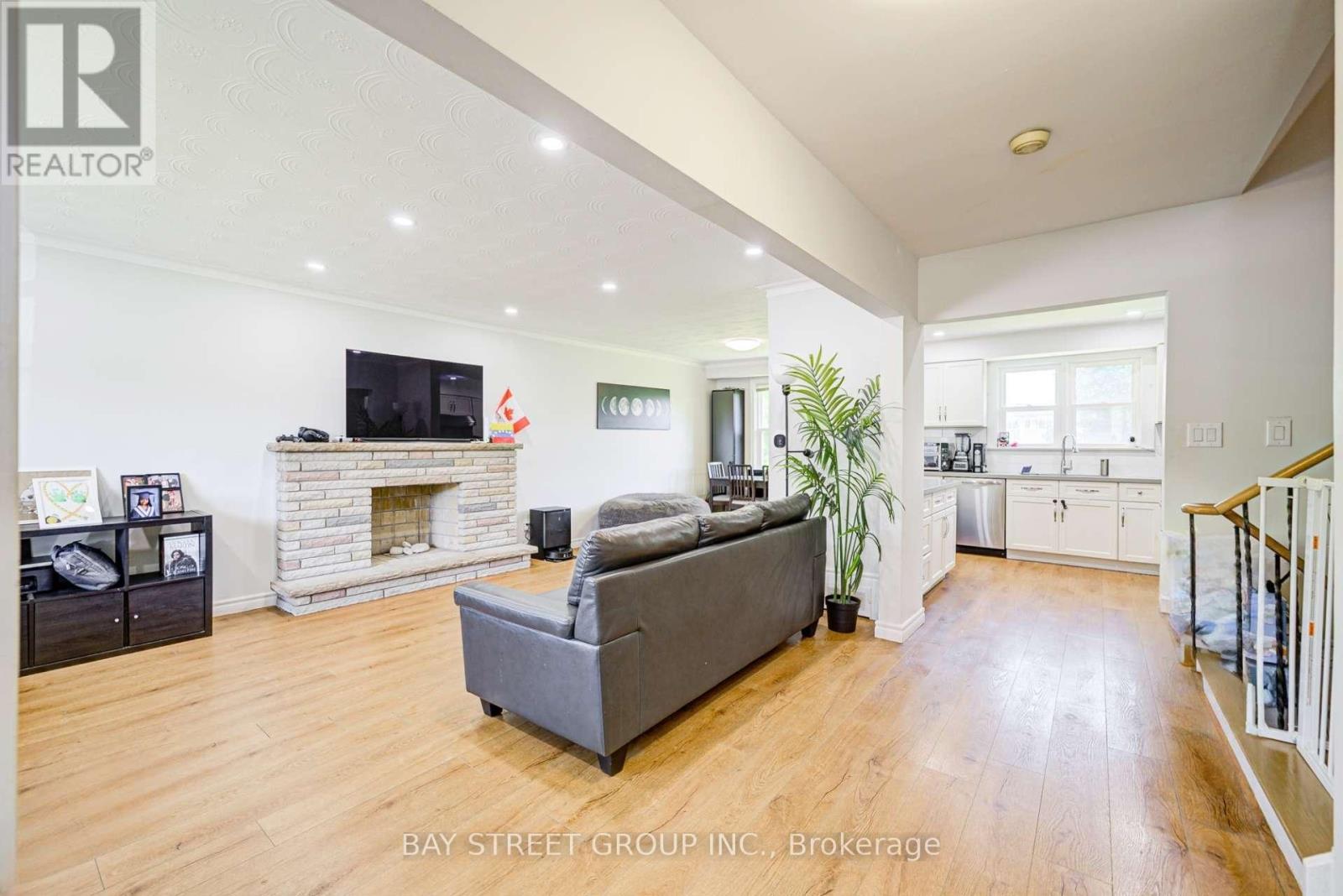 Photo 8 of 125 Connaught Avenue, Toronto ON