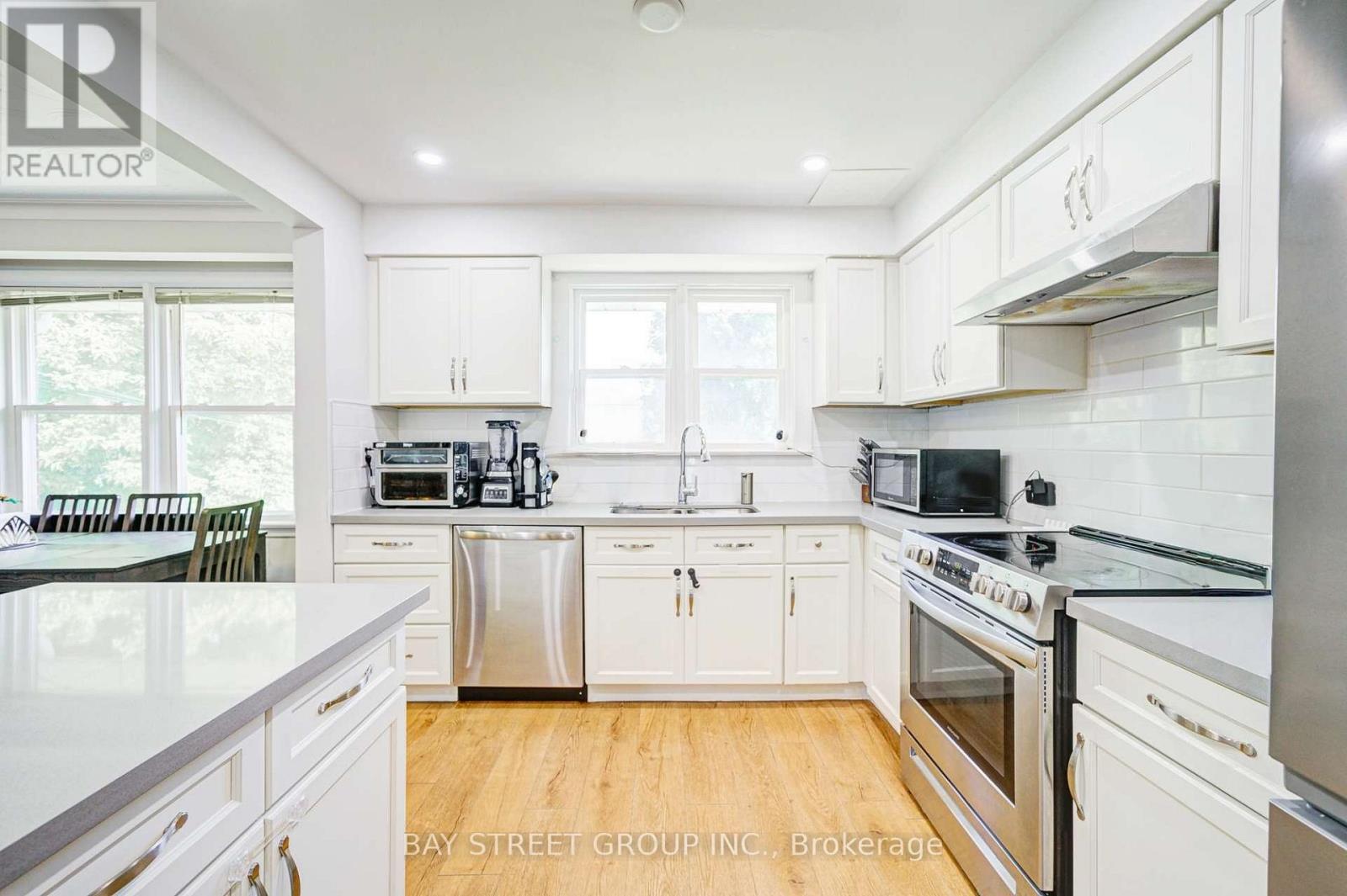 Photo 9 of 125 Connaught Avenue, Toronto ON