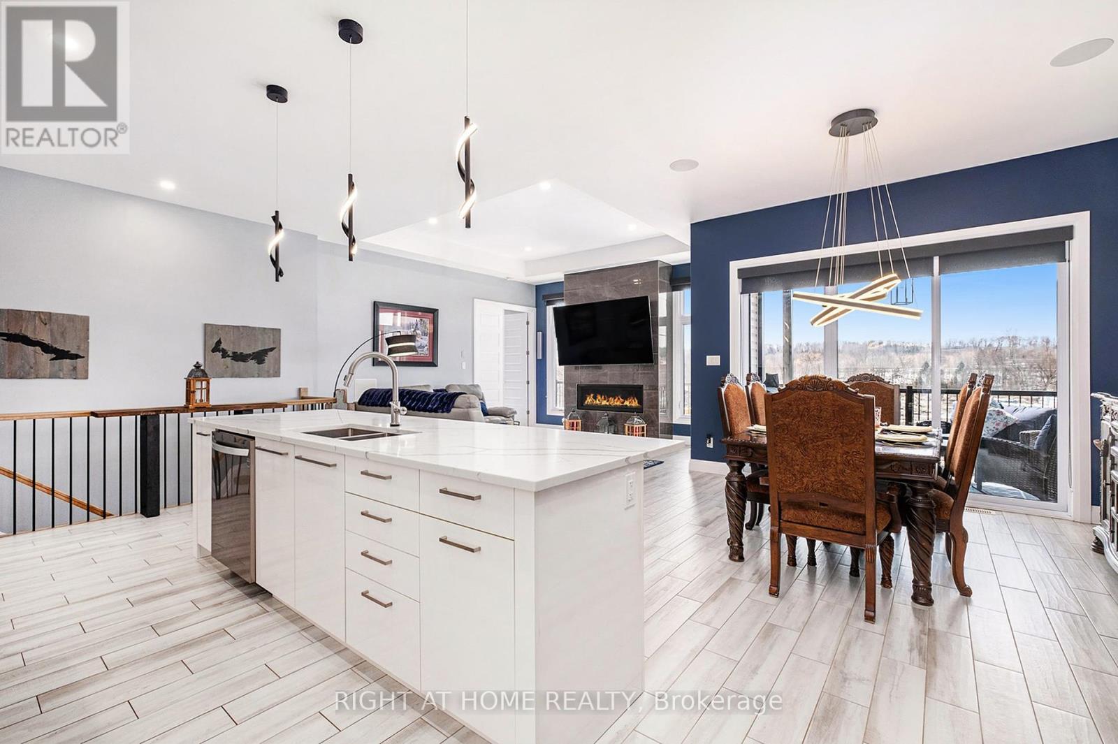 Photo 2 of 1073 Diamond Street, Clarencerockland ON