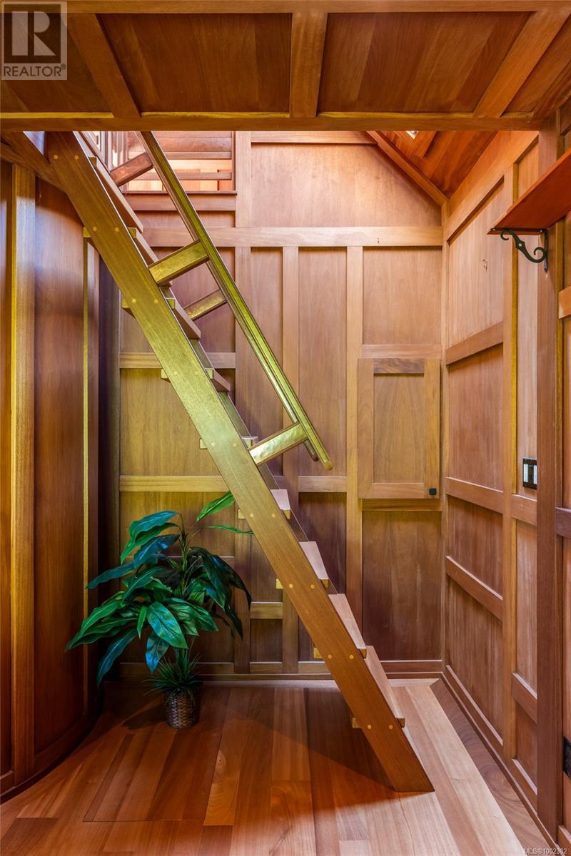 Photo 16 of 752 Monterey Ave, Oak Bay BC