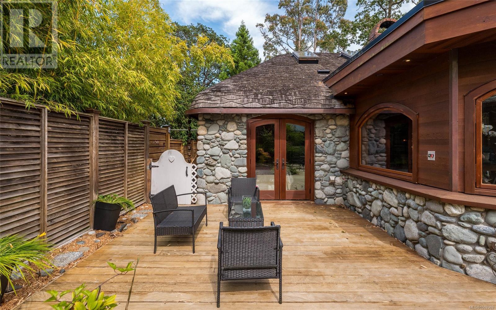 Photo 39 of 752 Monterey Ave, Oak Bay BC