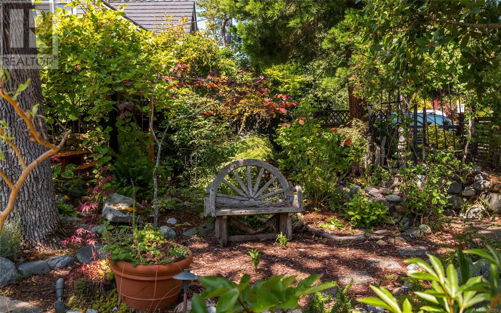 Photo 5 of 752 Monterey Ave, Oak Bay BC